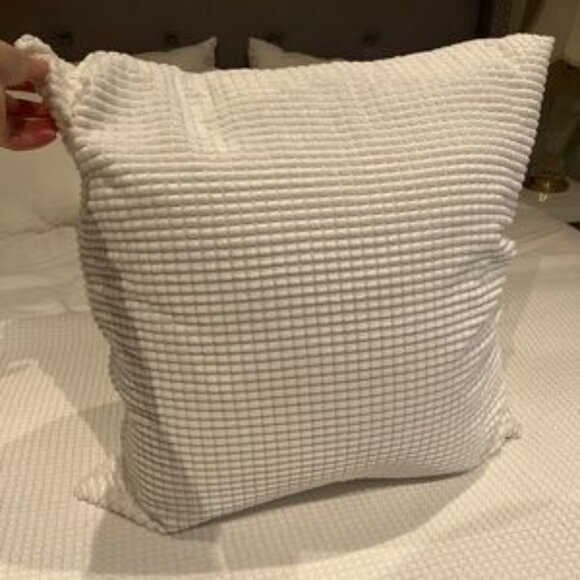 Large Brand New Waffle Pillow - Picture 3 of 5
